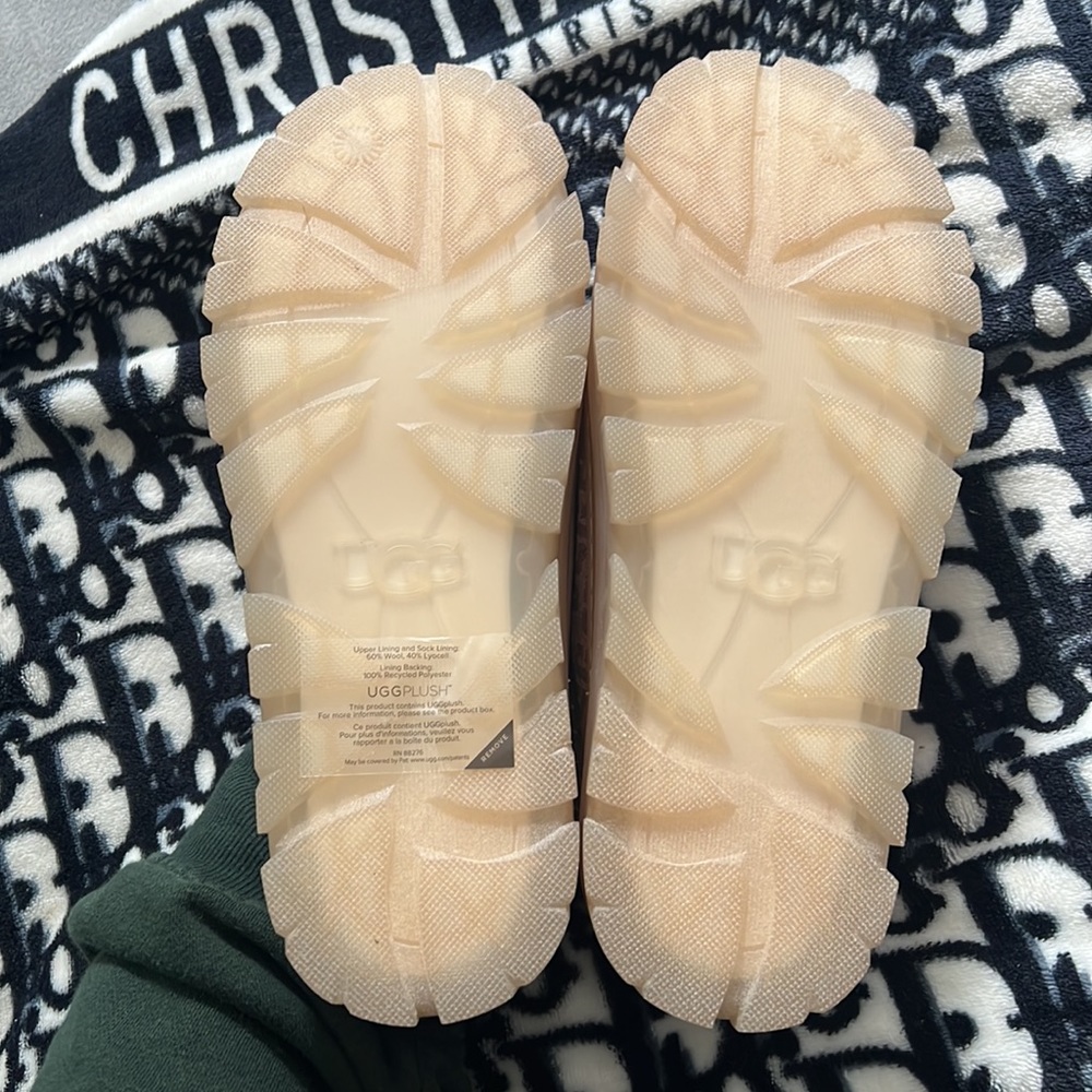 UGG TASMAN GRAPHIC MONOGRAM SIZE 7 - Picture 5 of 5